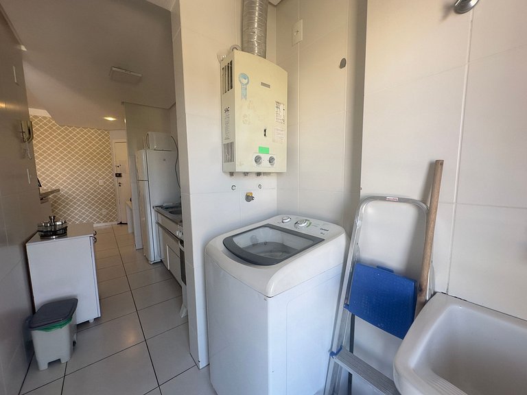 200m da praia, com churrasqueira, piscina e ideal para famíl