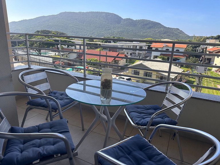 200m da praia, com churrasqueira, piscina e ideal para famíl