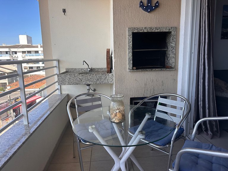 200m da praia, com churrasqueira, piscina e ideal para famíl