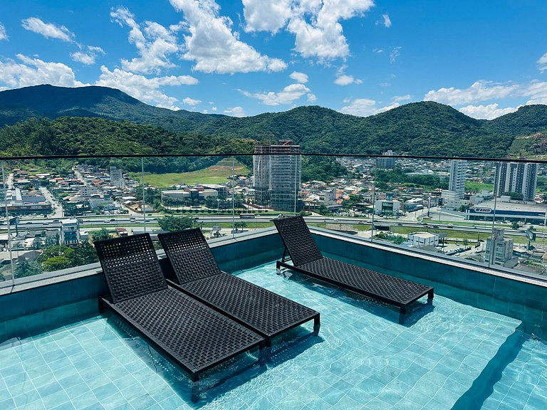 Studio, piscina, sinuca, academia sauna a 3 min praia