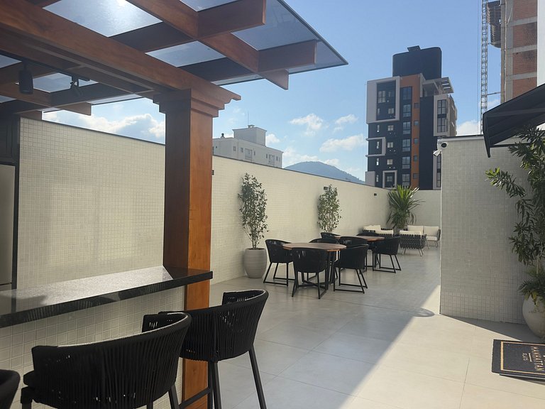 Studio, piscina, sinuca, academia sauna a 3 min praia