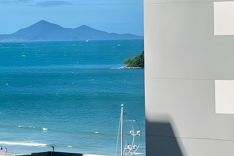 A 50 metros da praia, mercado 24 horas, vista para o mar e l