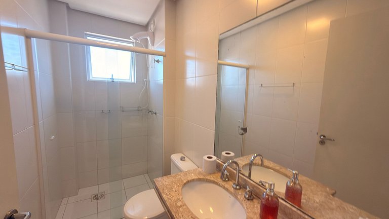 200m da praia, com churrasqueira, piscina e ideal para famíl