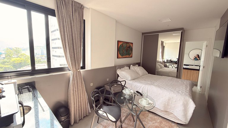 Studio, piscina, sinuca, academia sauna a 3 min praia