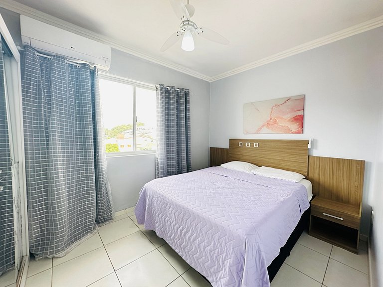 Piscina varanda espaçosa com churrasqueira a 3 min da praia