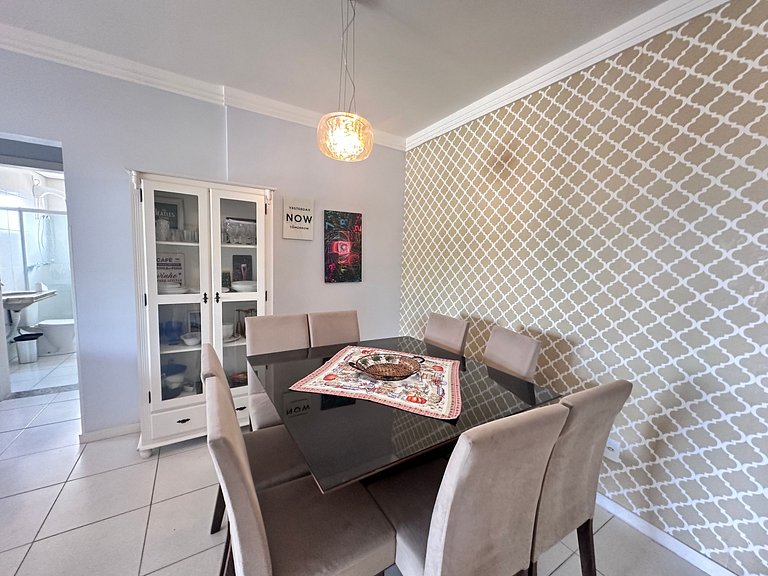 Piscina varanda espaçosa com churrasqueira a 3 min da praia