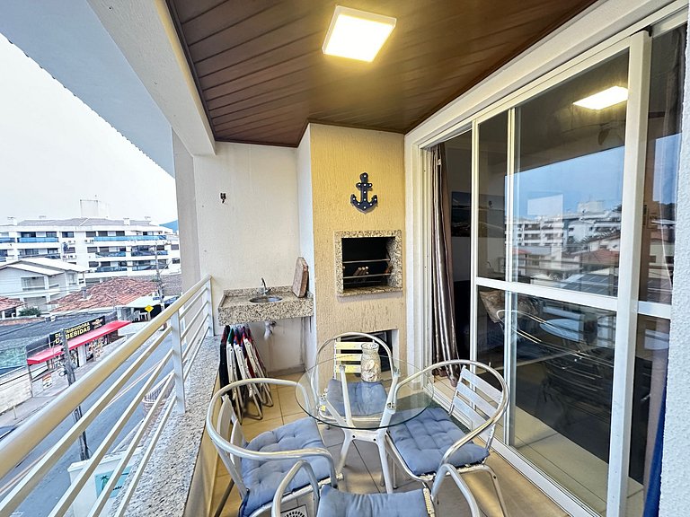 Piscina varanda espaçosa com churrasqueira a 3 min da praia