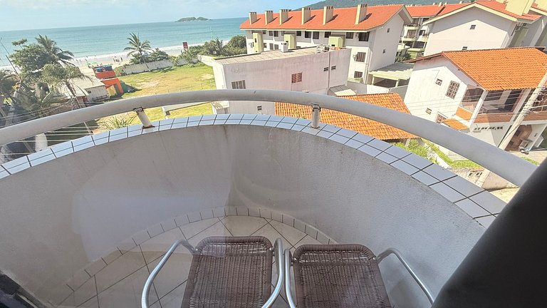 Churrasco, vista para o mar e piscina no centrinho