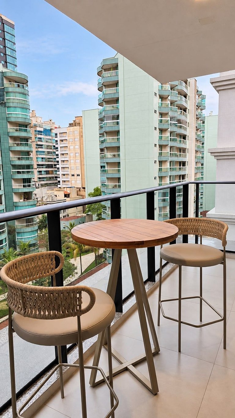Meia Praia com piscina aquecida e rooftop