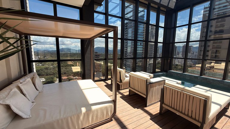 Meia Praia com piscina aquecida e rooftop