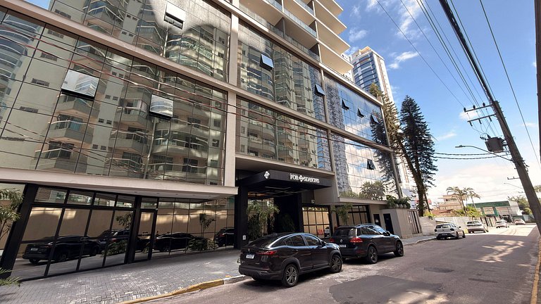 Meia Praia com piscina aquecida e rooftop