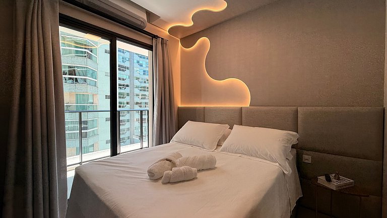 Meia Praia com piscina aquecida e rooftop