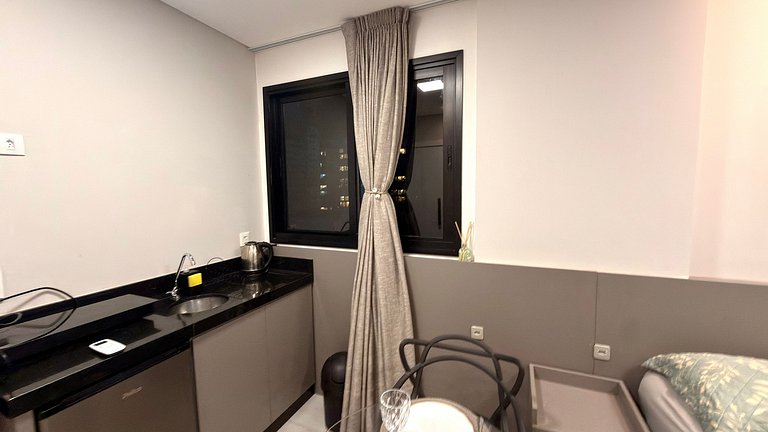 Suíte em Itapema com cozinha e piscina no rooftop