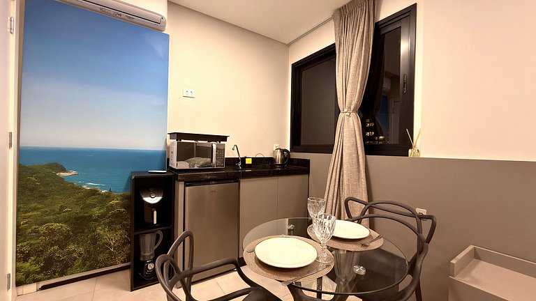 Suíte em Itapema com cozinha e piscina no rooftop