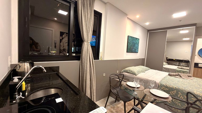 Suíte em Itapema com cozinha e piscina no rooftop